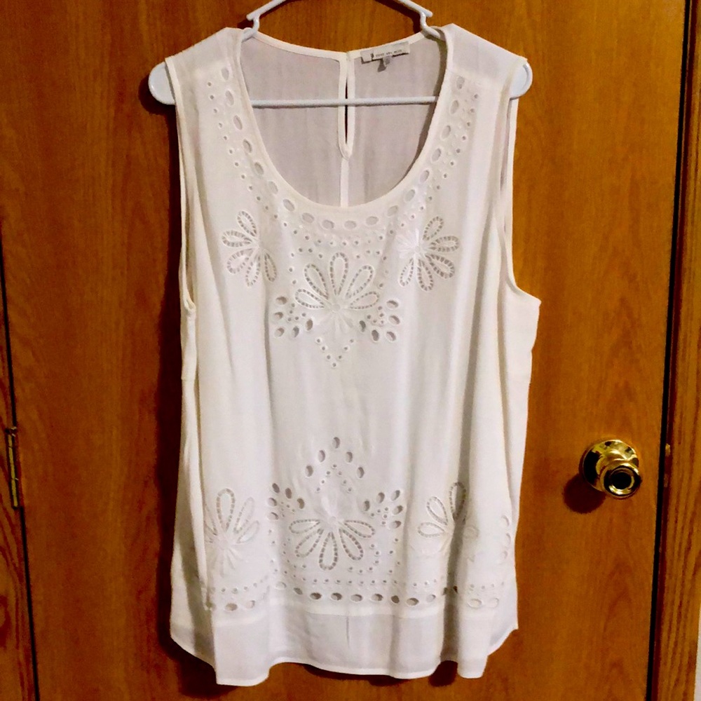 Beautiful white tank with detailing